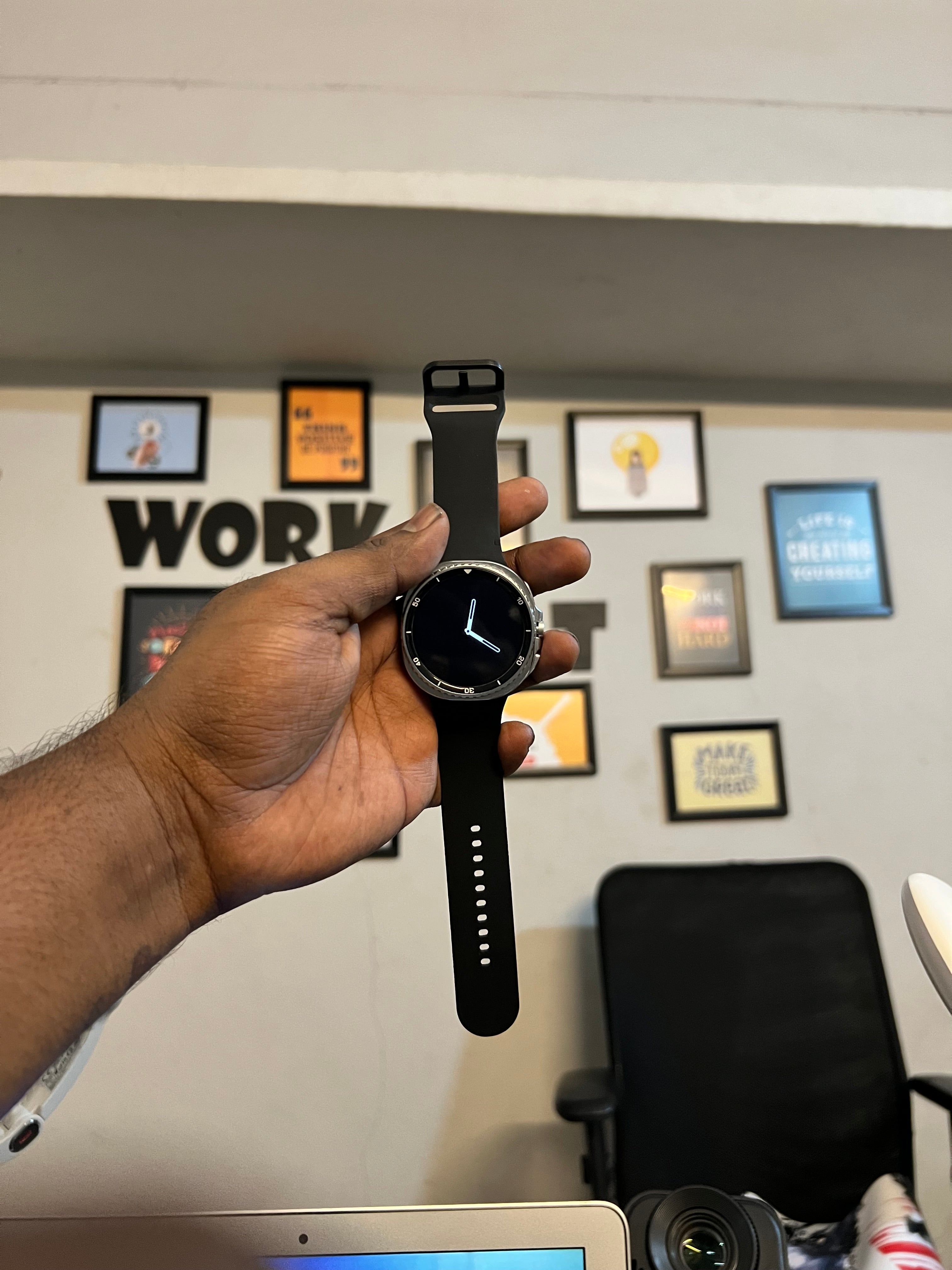 WATCH 8 CLASSIC PREMIUM MODEL